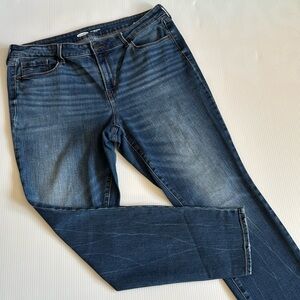 Old Navy pop icon, mid rise skinny jean. Size 14